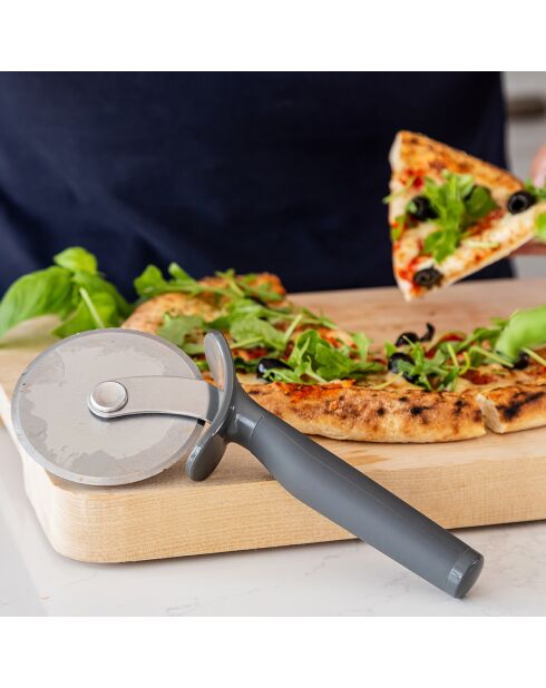Coupe-pizza à poignée gris