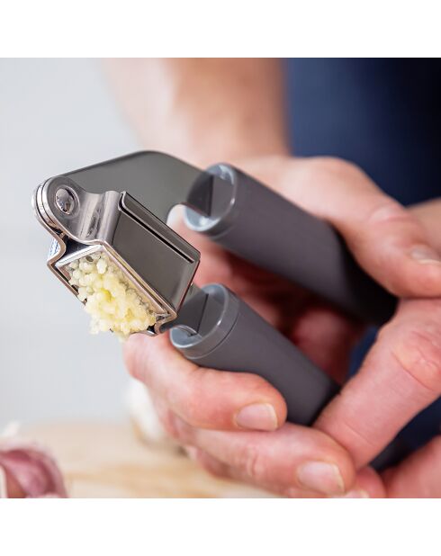 Presse-ail à poignée souple gris