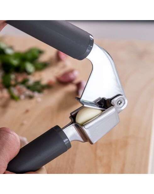 Presse-ail à poignée souple gris