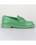 Groene loafers van viooltjesleer