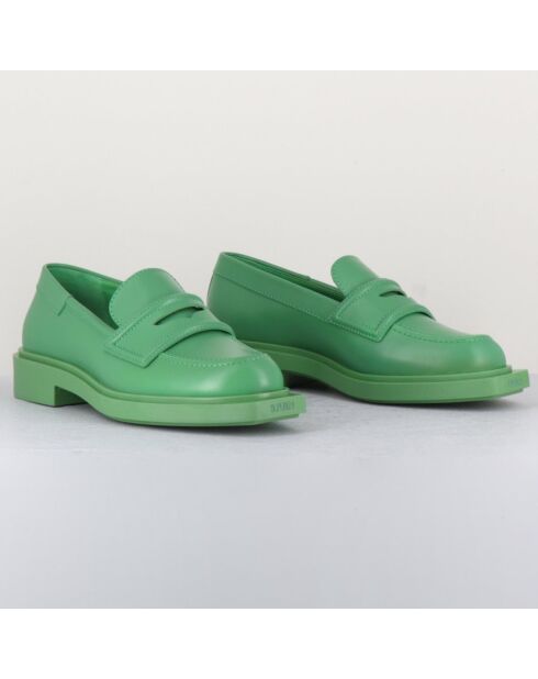 Groene loafers van viooltjesleer