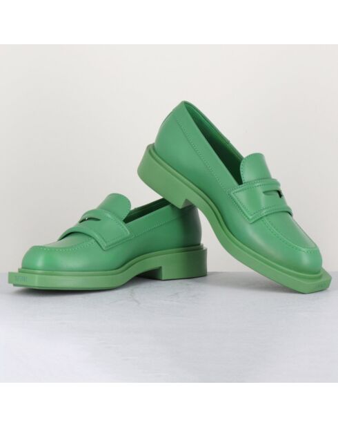 Groene loafers van viooltjesleer