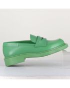 Groene loafers van viooltjesleer