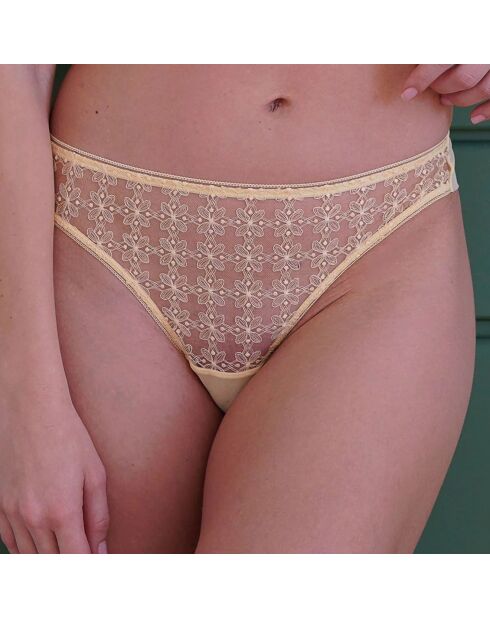 Tanga met gele limonade