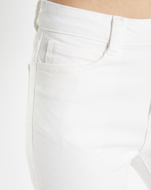 Jeans bianchi lregolari in cotone biologico