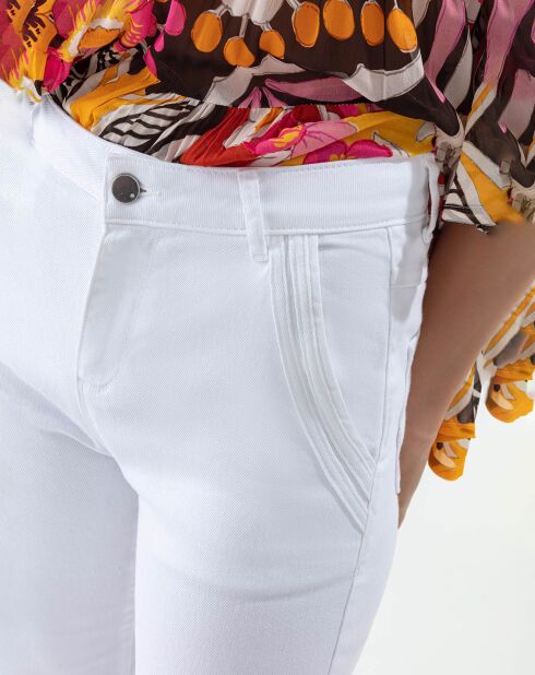 Traditionelle weiße Jeans