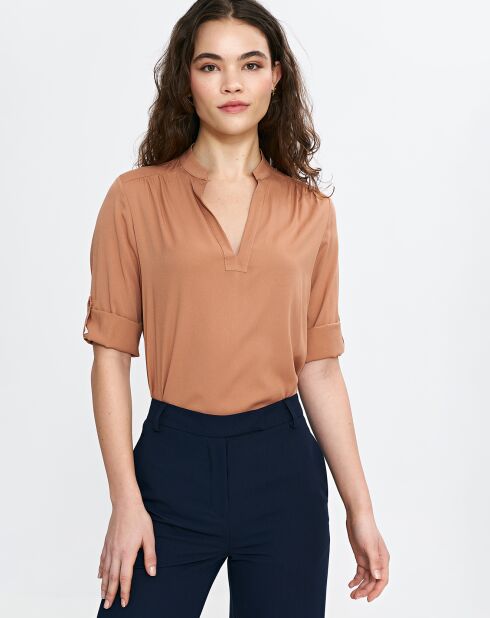 Camelkleurige blouse van Constance