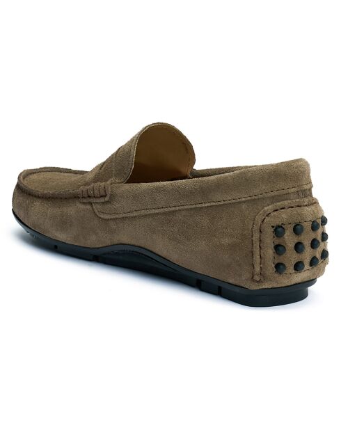 Mocasines Driver de piel aterciopelada color topo