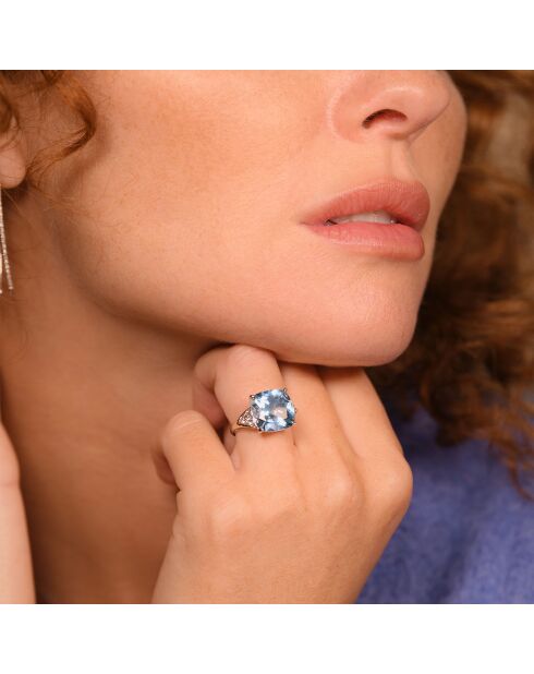 Bague Blue Light Topaze blanche 0.24 ct & Topaze bleue 7.74 ct or blanc