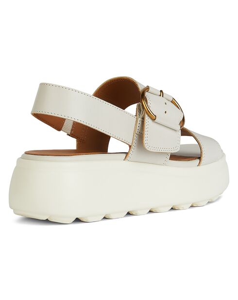 Sandalen van licht zandkleurig leer met een hak van 5,5 cm