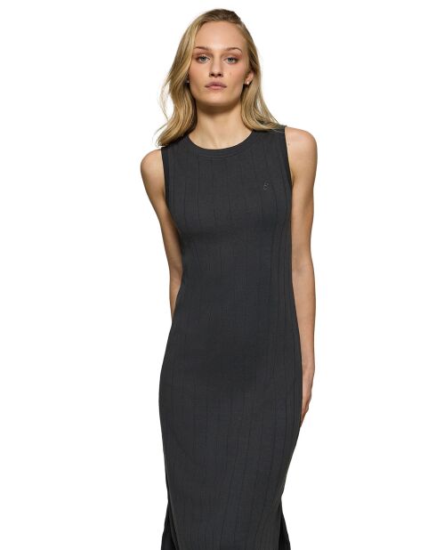 Schwarzes Kleid mit Pc-Monogramm