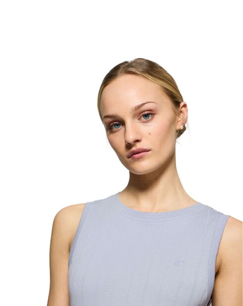 Blaues Kleid mit Pc-Monogramm