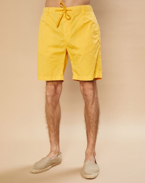 Pantaloncini corti gialli