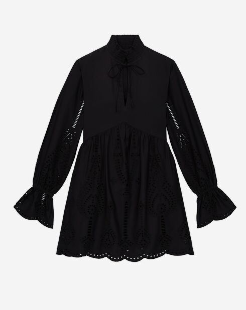 Robe courte avec broderie anglaise noire