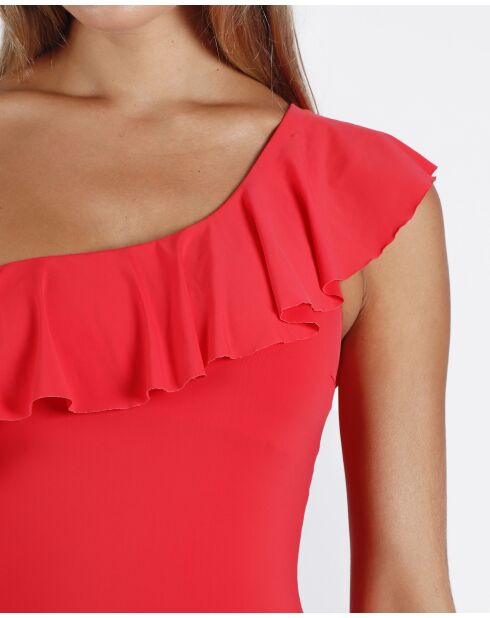 Roter Badeanzug mit seitlichen Rüschen