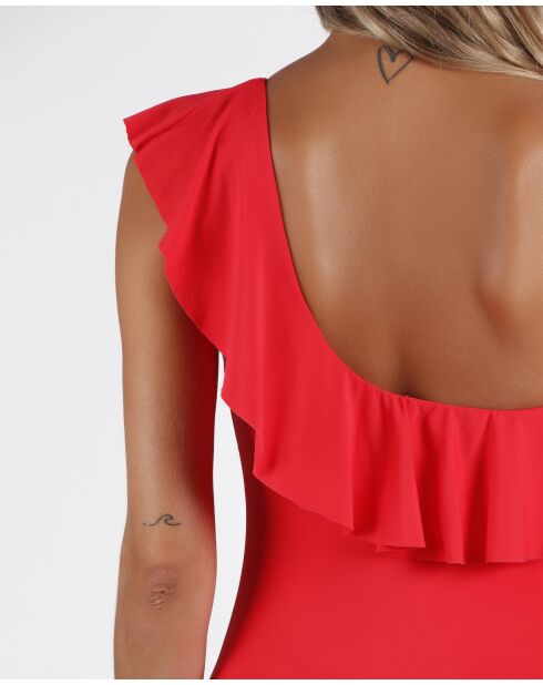 Roter Badeanzug mit seitlichen Rüschen