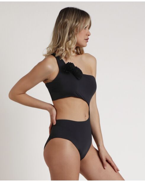 Traje de baño negro asimétrico de una pieza
