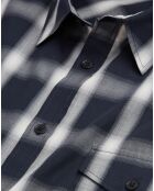 Chemise à carreaux et poches bleu marine