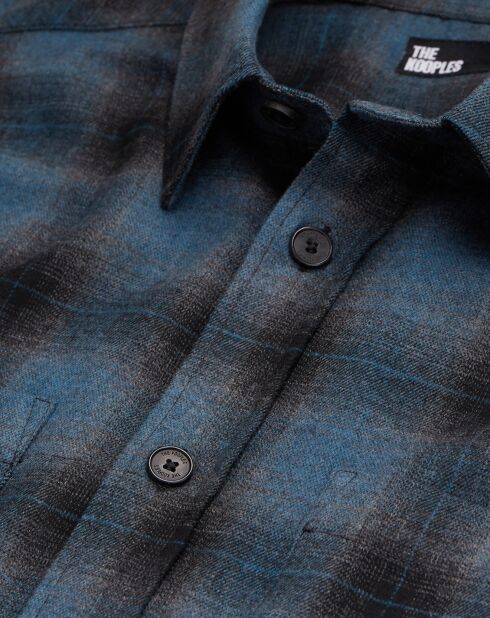 Chemise à carreaux bleus et noirs