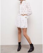 Jupe courte en broderie anglaise blanche