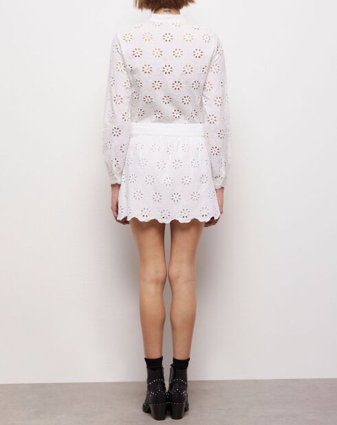 Jupe courte en broderie anglaise blanche