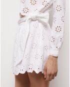 Jupe courte en broderie anglaise blanche