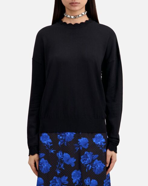 Pull noir avec dos en dentelle