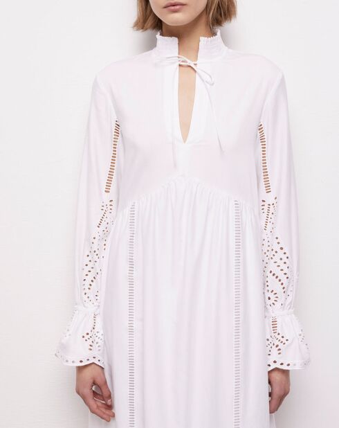Robe longue avec broderie anglaise blanche