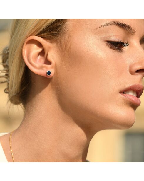 Ohrringe mit 0,13 Karat Diamant und 1,1 Karat runder Weißgold-Saphiren