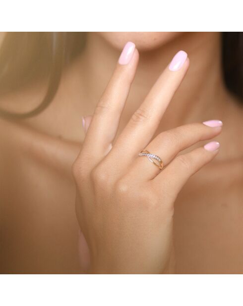 Diamantengebundener Ring aus 0,02 Karat Gelbgold