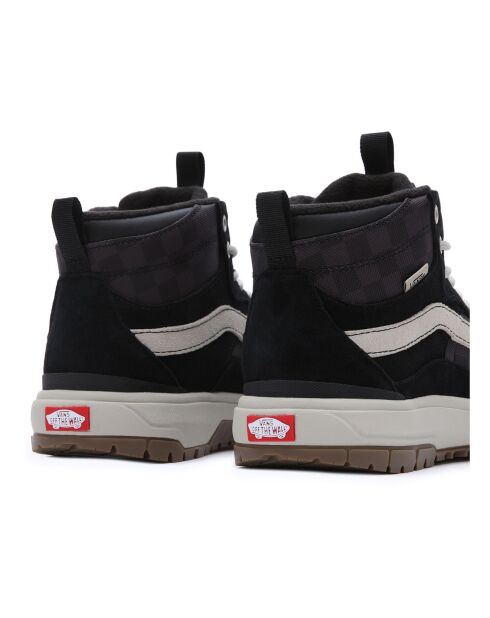 Baskets UA UltraRange Hi noires