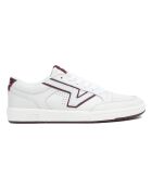 Baskets Lowland CC blanches