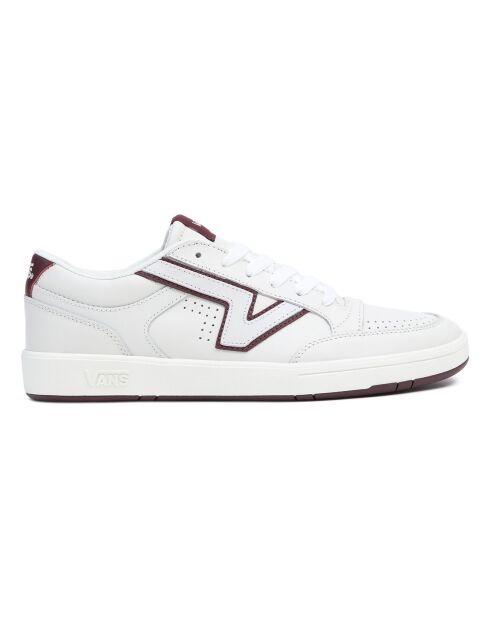 Baskets Lowland CC blanches