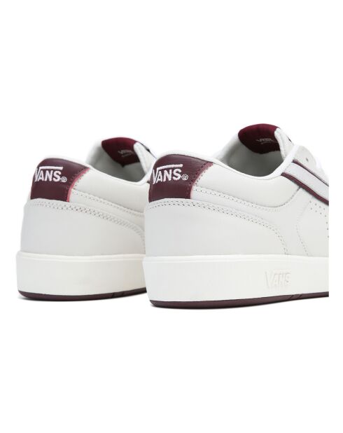 Baskets Lowland CC blanches