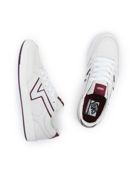 Baskets Lowland CC blanches