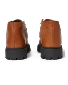 Derbis altos con cordones marrones