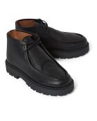 Derbis negros con cordones altos