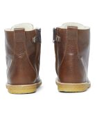 Braune, gefütterte Schnürstiefel