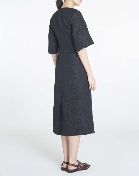 Schwarzes Wickelkleid mit Perlen