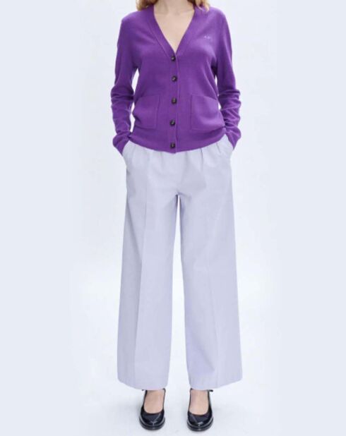 Louisa Merinos lila Strickjacke aus 100% Wolle
