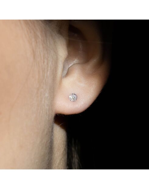 Orecchini a bottone tondi con diamanti in oro bianco 0,02 ct