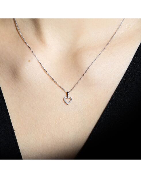 Ciondolo in oro bianco 0,04 ct con mini diamanti a forma di cuore