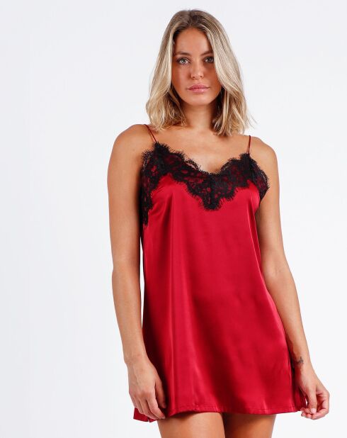 Chemise de nuit en dentelle rouge rubis