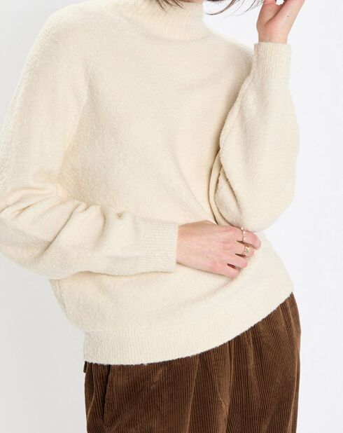 Pull en Laine bouclée col cheminé  écru