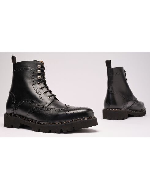 Bottes derby à bout fleuri noires