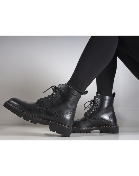 Bottines à bout fleuri noires