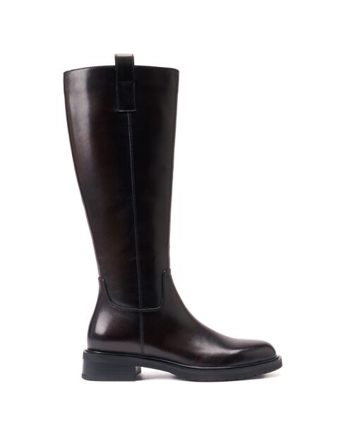 Dunkelbraune hohe Stiefel