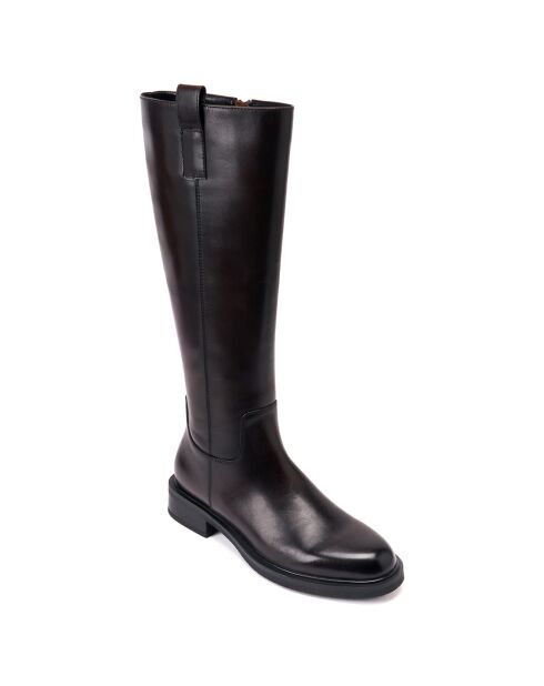 Dunkelbraune hohe Stiefel