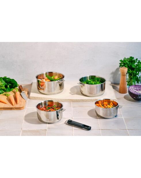 Batterie de cuisine argentée