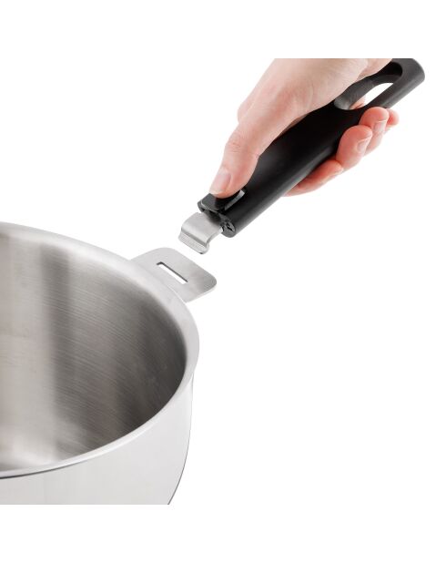 Batterie de cuisine argentée